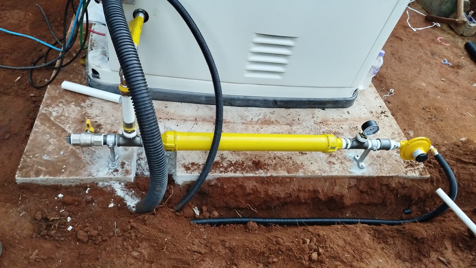Instalação de Regulador de Pressão em Equipamento Industrial